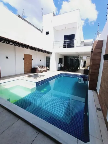 DUPLEX, No NOVO ALEIXO. Rua c/ guarita. 3 qts/1ste, closet, modulados, climatizada e 2 vgs