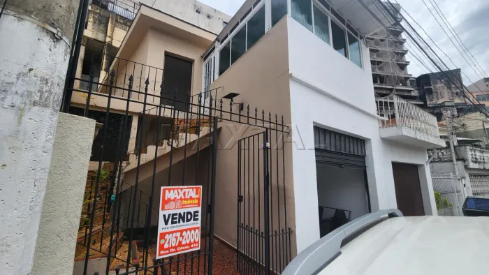 Casa com 210m², 3 quartos, 2 salas, 2 vagas, com edícula próximo a Alfredo Pujol e ao CPOR