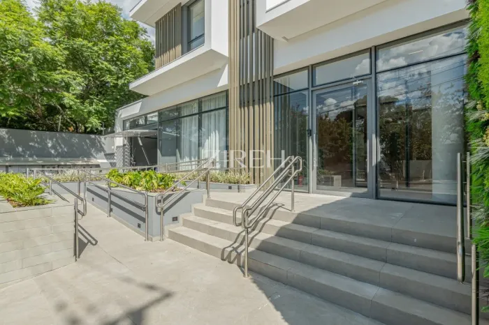 APARTAMENTO NOVO À VENDA COM 3 SUÍTES PRÓXIMO AO PÁTIO BATEL