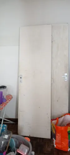 Vendo duas portas de madeira para ontem !