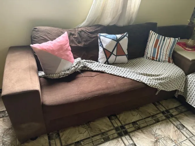 Colchão e sofá em ótimo estado de conservação