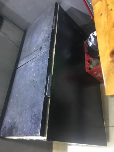 Vendo freezer gelando muito