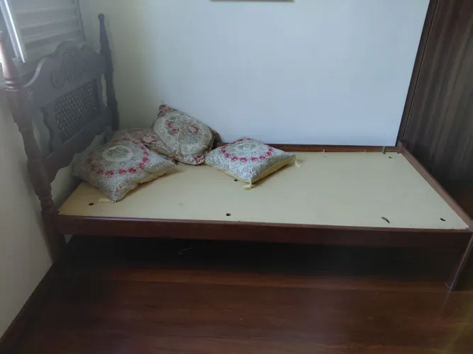 Linda cama de sucupira, solteiro