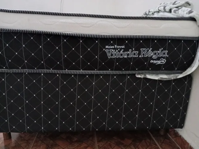 VENDO COLCHÃO BOX DE SOLTEIRO DE MOLA