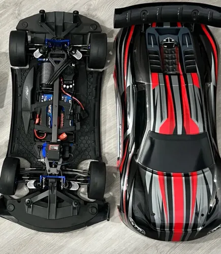 Traxxas XO-1 1:7 elétrica sem escova 4WD on-road preto/vermelho