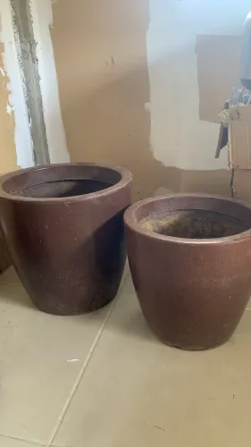 vasos grandes decorativos (fibra, resina ou plástico reforçado)