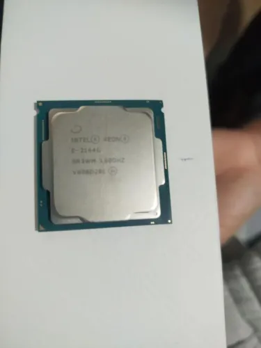 Intel Xeon E-2144G 3.6GHz 4 Núcleos - L33253-003