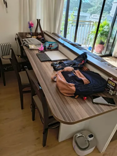 DOAÇÃO DE MESA 2,50m, 4 CADEIRAS MADEIRA E 1 SOFÁ CAMA