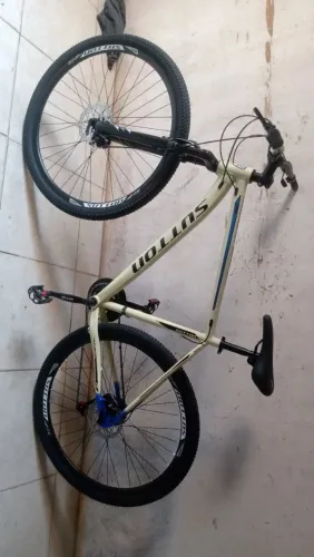 Vendo bicicleta aro 29  com apenas dois meses de uso por 600$