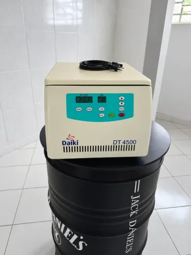 Centrífuga Daiki DT-4500