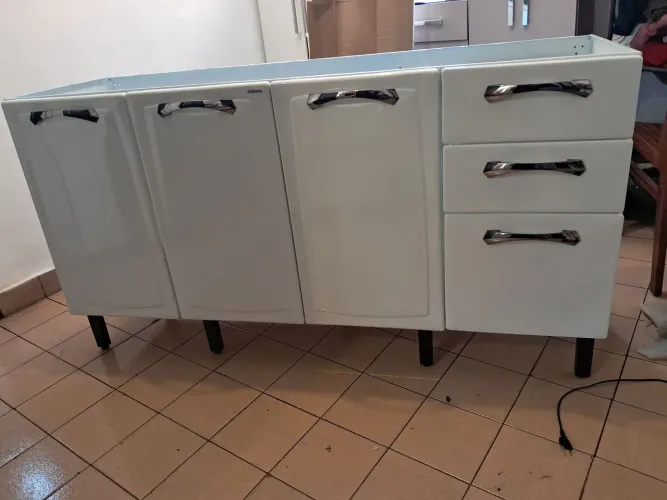 Vendo Balcão em aço Itatiaia 4 portas 1.60 X 0,75 novo
