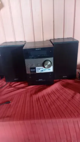 Estou vendendo meu som ele vai com o cabo ele e médio tá em perfeito estado