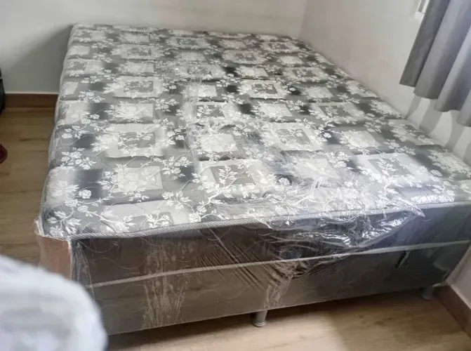 Cama de casal (com molas) 
