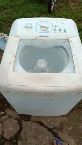 Máquina faz tudo com defeito