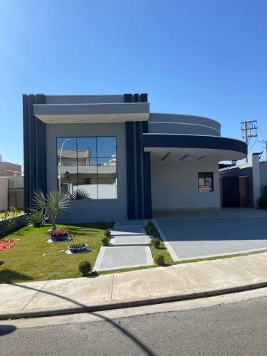 Casa de luxo em condomínio: 3 quartos, 3 suítes, 2 salas, 4 banheiros, 4 vagas, 235m² em I