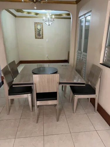 Vendo mesa de 5 cadeiras 