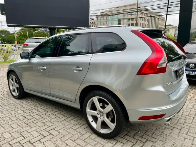 Volvo XC 60 T-5 R-design 2.0 FWD 5P 2015