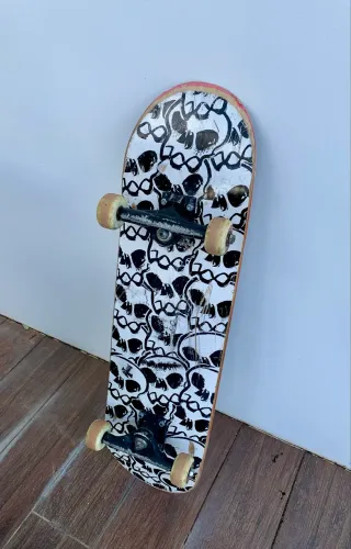 Skate Usado | Com Roda Moska e Rolamento Red Bones