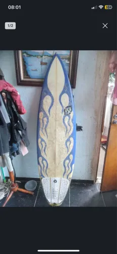 duas pranchas de surf secco e uma capa