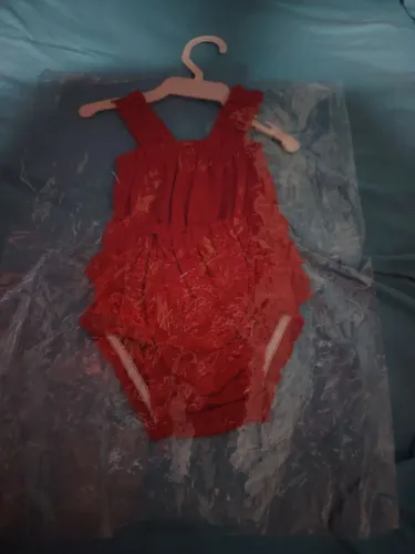Comprei duas roupas igual pra minha filha e queria vender uma