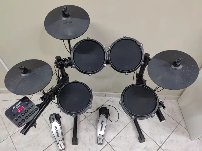Vendo bateria eletrônica Alesis Turbo Mesh
