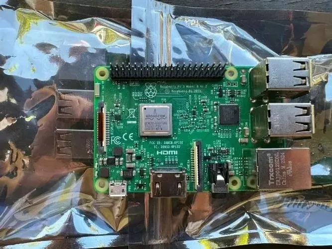 Raspberry Pi 3 Model B - 1.2 Ghz - 1 Gb Ram **SEMI-NOVO**