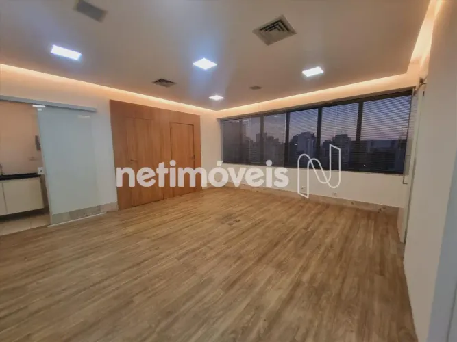 Conjunto Comercial de Alto Padrão com 151,50?m²; de Área Útil