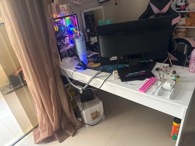 Mesa em L branca