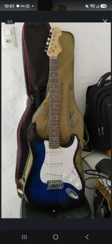 Vendo guitarra Stratocaster