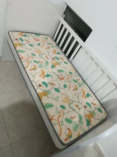 Berço e colchão