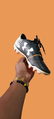 Chuteira campo under armour numero 39