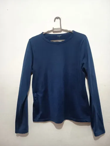 Blusa de manga longa peluciada azul marinho g