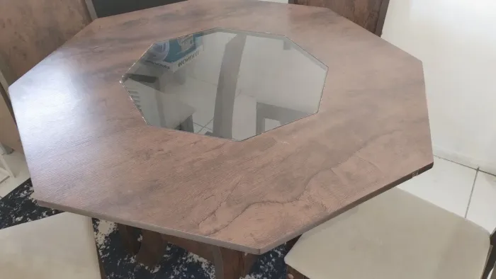 Mesa de jantar com 4 cadeiras
