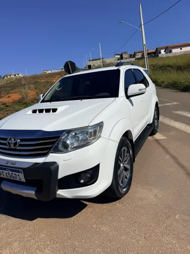 Toyota Hilux SW4 SRV D4-d 4X4 3.0 TDI Dies. AUT 2013