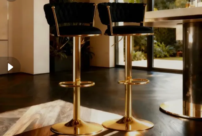 Vendo 2 banquetas luxo nova!! Preta com dourado