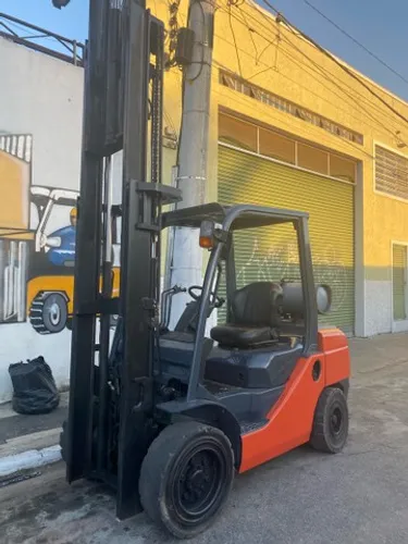 Empilhadeira Toyota 8FG30 3t triplex deslocador revisada