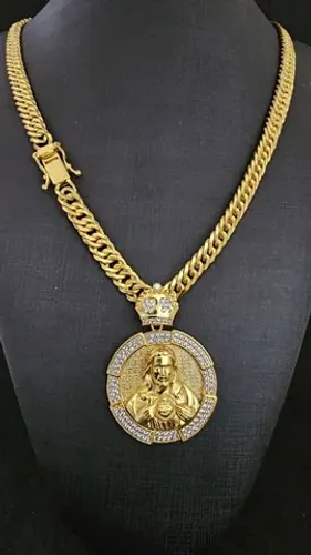 Cordão malha grumet lançamento banhado a ouro 18k com pingente cravejado Jesus