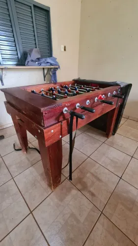 Mesa de Pebolim com varões e bolinhas