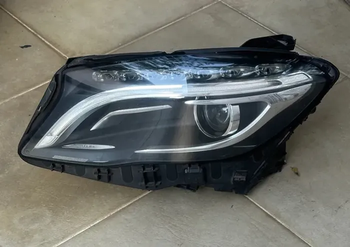 Farol esquerdo Mercedes Gla200 GLA250 bixenon