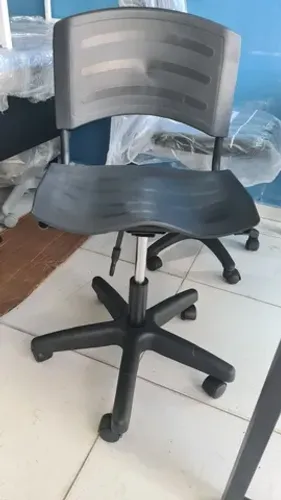 Cadeira secretaria  confort em polipropileno 