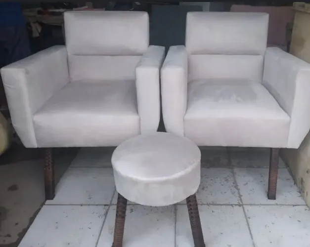 Conjunto de poltronas e puf 