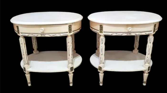 Par Mesas Cabeceia ovais patinada madeira dois estágios gaveta central entalhes verdes