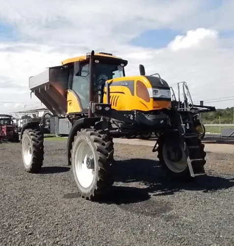 Adubadora de Cana Valtra BS3350H ano 2021 com 812 horas, em SP