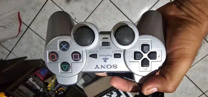 CONTROLE ORIGINAL PS2 CINZA FUNCIONANDO PERFEITAMENTE