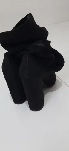 Bota  usada uma vez linda 37 aceito  pix 