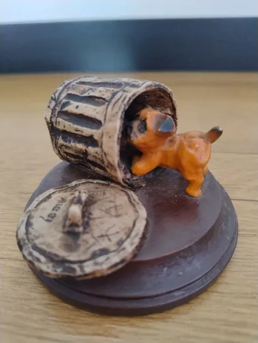 Escultura de Cachorro em Lixeira - Decoração Criativa