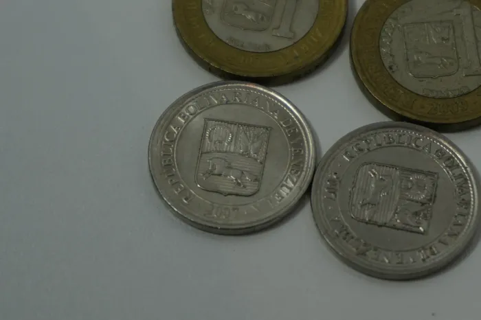 Lote de Moedas Antigas da Venezuela - 1 Bolívar e 50 Céntimos 