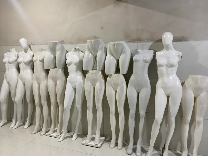 Manequins completos com braço e cabeça bem conservado 