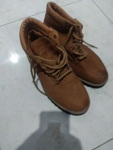 Botas Marrom