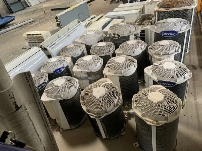 Vendo condicionador de ar isplit usados novo de todas as maças e BTUS .tel *60